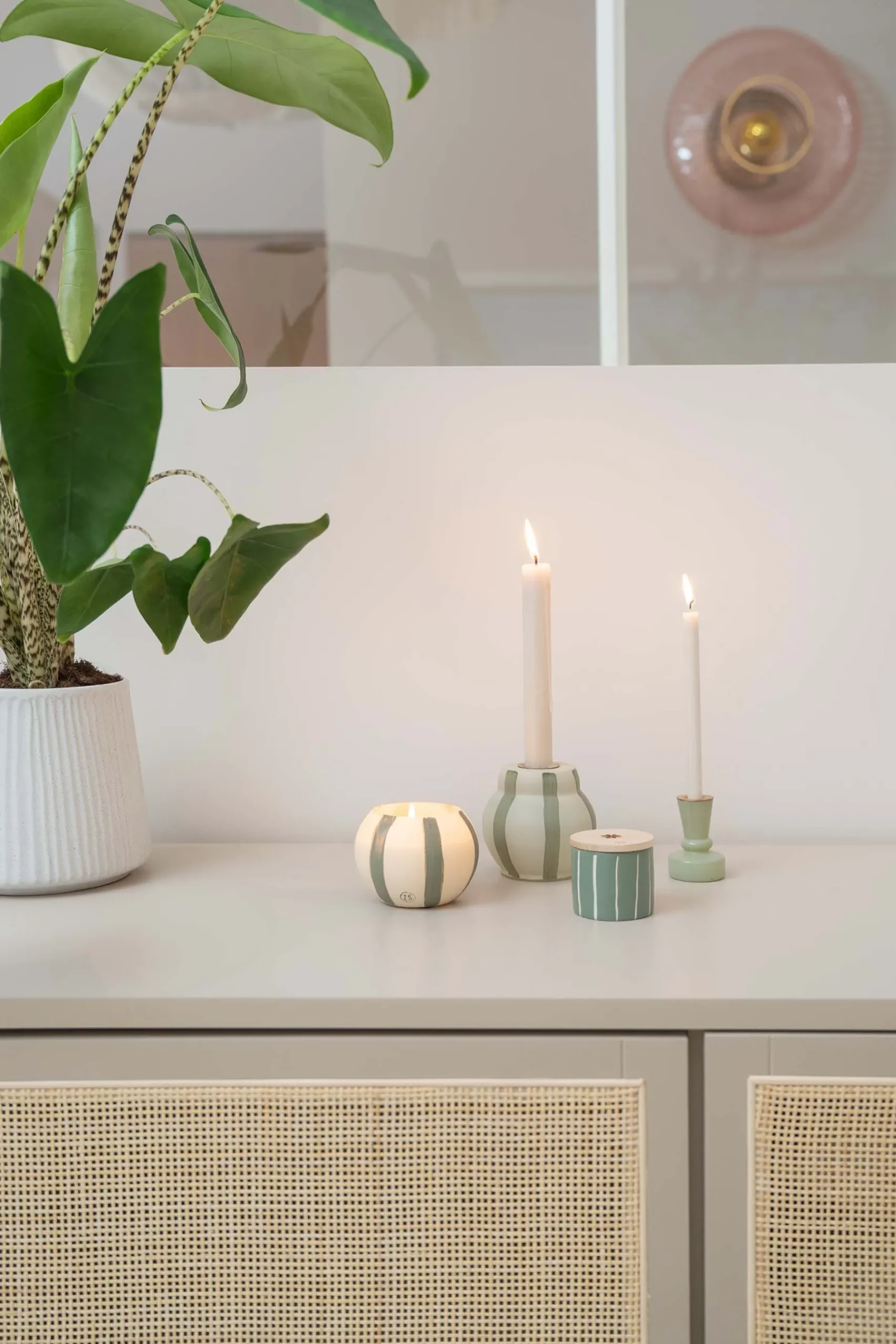 ZUSSS keramieken geurkaarsje met houten deksel klavertje salie