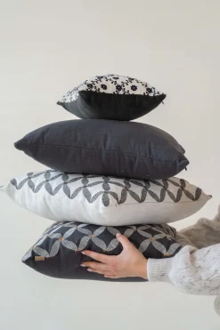 ZUSSS kussen grafisch gewoven patroon 45x45cm grijs